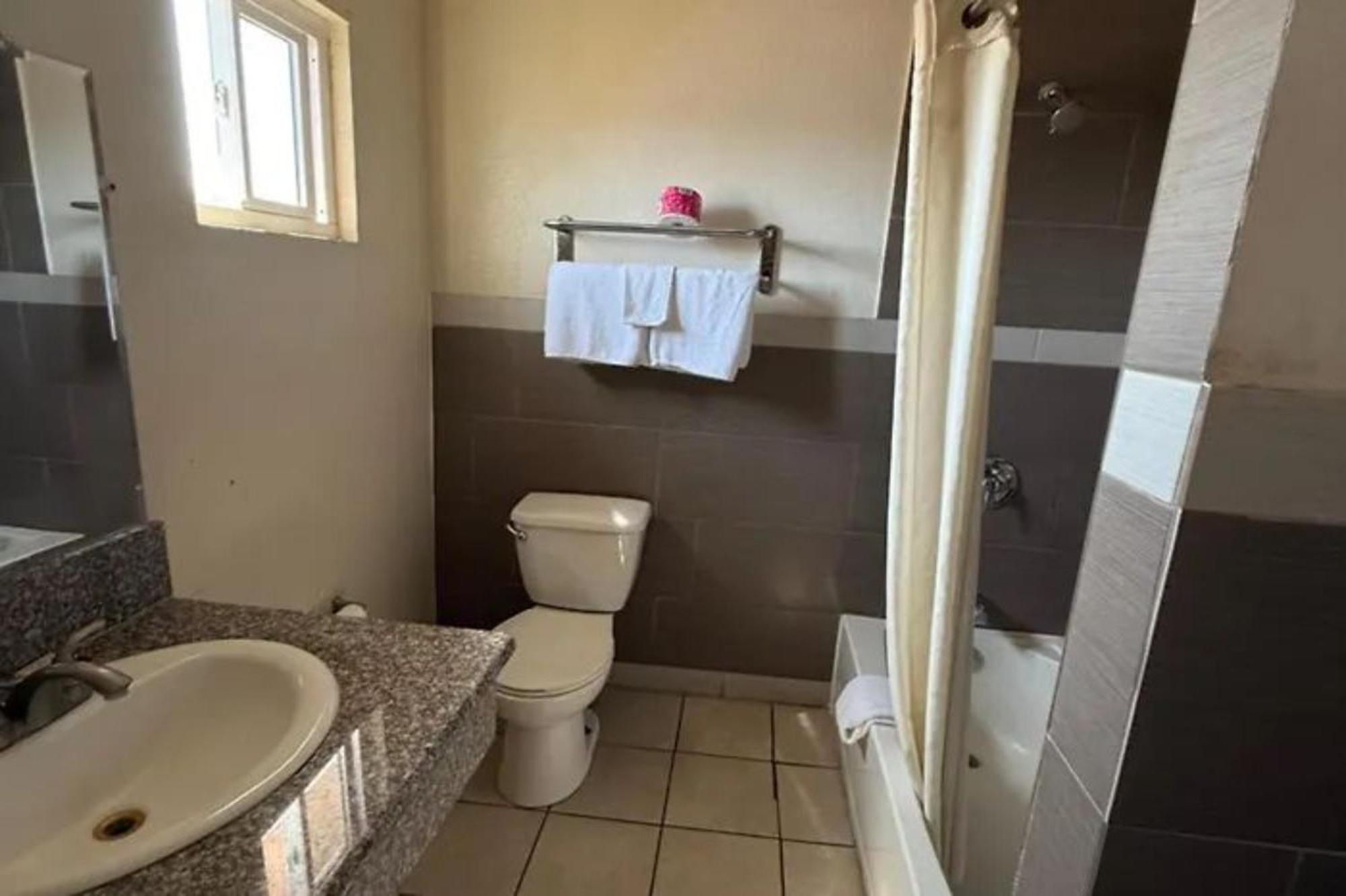 Robinhood Motel Anaheim West エクステリア 写真